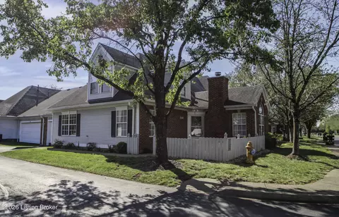 3827 Greenhurst Dr, Louisville, KY 40299