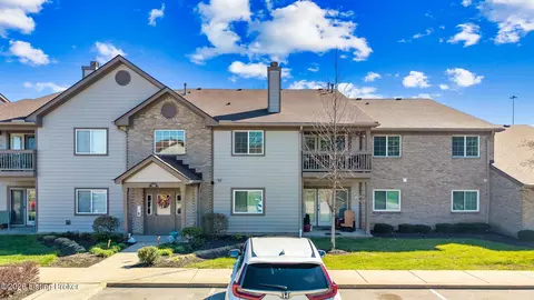 1303 Swan Pointe Blvd #202, Louisville, KY 40243