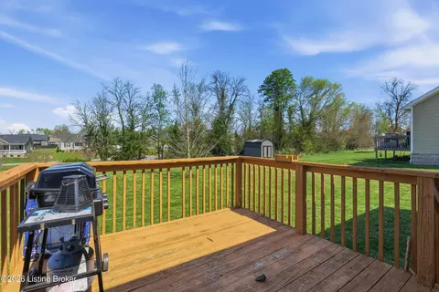 Exterior - 29 Royal Gold Ct, Springfield, KY 40069 photo 4 of 7