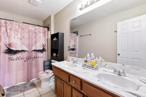 Bath - 29 Royal Gold Ct, Springfield, KY 40069 photo 1 of 3