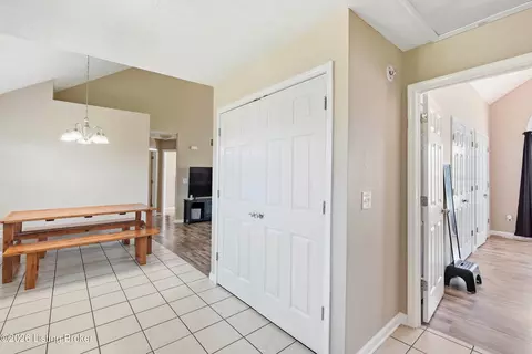 Entry Way - 29 Royal Gold Ct, Springfield, KY 40069 photo 3 of 3