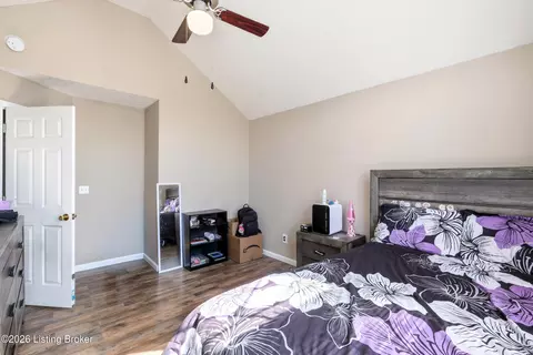 Bedroom - 29 Royal Gold Ct, Springfield, KY 40069 photo 5 of 7
