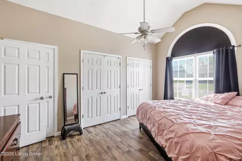 Bedroom - 29 Royal Gold Ct, Springfield, KY 40069 photo 2 of 7