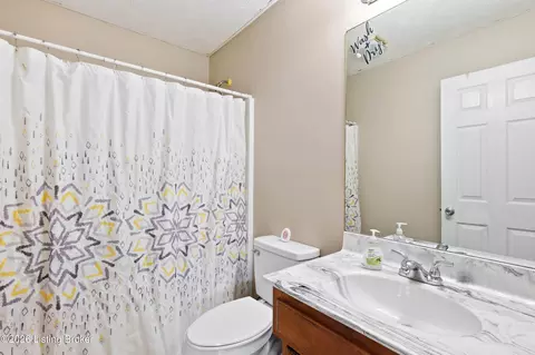 Bath - 29 Royal Gold Ct, Springfield, KY 40069 photo 3 of 3
