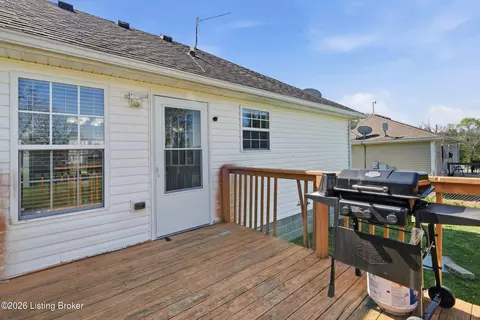 Exterior - 29 Royal Gold Ct, Springfield, KY 40069 photo 3 of 7
