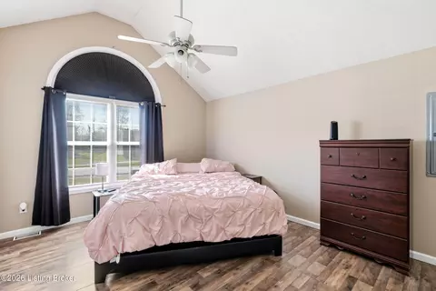 Bedroom - 29 Royal Gold Ct, Springfield, KY 40069 photo 1 of 7
