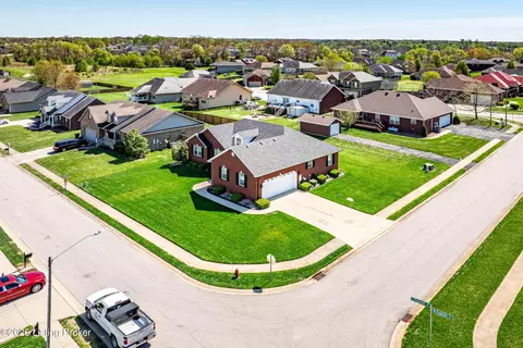 133 E Piedmont Dr, Vine Grove, KY 40175