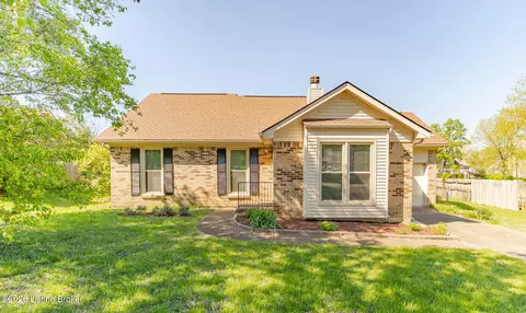 8906 Kaprun Ct, Louisville, KY 40220