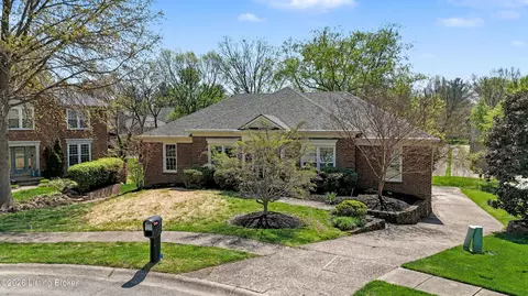 801 Gleneagle Ct, Louisville, KY 40223