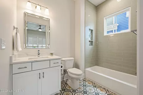 Bath - 6102 Moonseed St, Prospect, KY 40059 photo 4 of 5