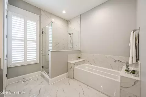Bath - 6102 Moonseed St, Prospect, KY 40059 photo 3 of 5