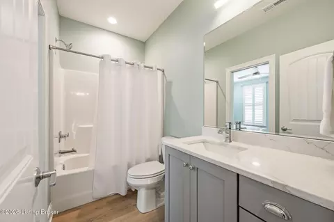 Bath - 6102 Moonseed St, Prospect, KY 40059 photo 5 of 5