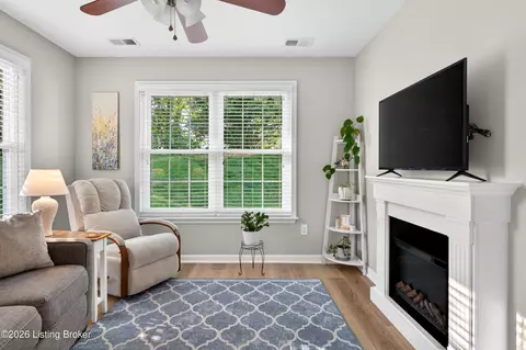 864 Garden Pointe Dr, Simpsonville, KY 40067