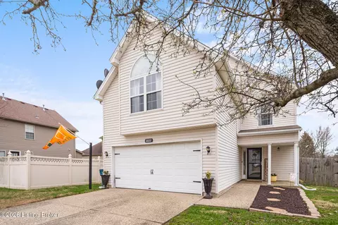 6822 Woodhaven Place Dr, Louisville, KY 40228