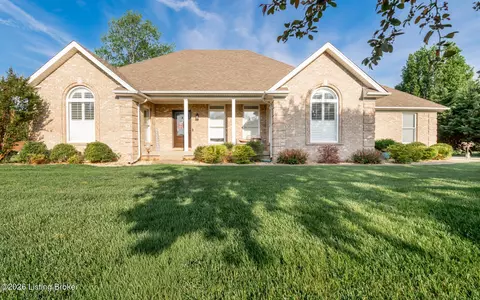 208 Blackberry Cir, Mount Washington, KY 40047