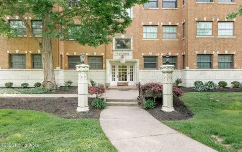 2082 Douglass Blvd #17, Louisville, KY 40205