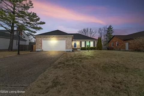 307 Chippendale Ct, Louisville, KY 40214