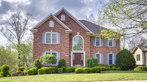 806 Locust Pointe Pl, Louisville, KY 40245