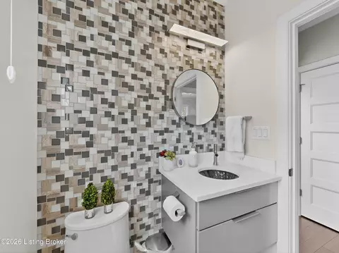 Bath - 6110 Maddox Blvd, Prospect, KY 40059 photo 3 of 10