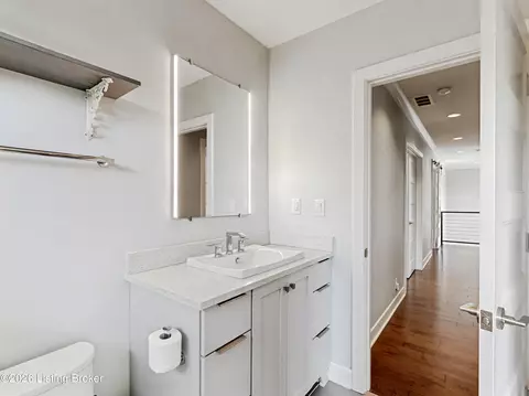 Bath - 6110 Maddox Blvd, Prospect, KY 40059 photo 7 of 10