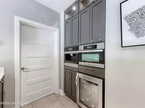 Kitchen - 6110 Maddox Blvd, Prospect, KY 40059 photo 8 of 9