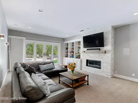 Living - 6110 Maddox Blvd, Prospect, KY 40059 photo 4 of 5