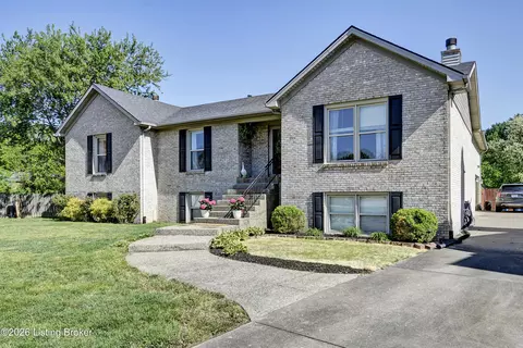 7900 Ridge Park Ct, Louisville, KY 40258
