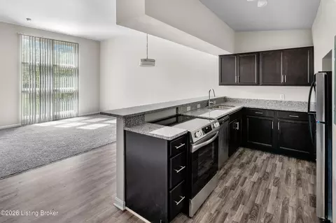 2745 Grinstead Dr #211, Louisville, KY 40206