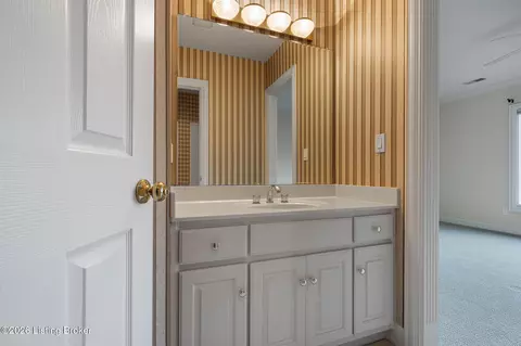 Bath - 6509 Mt Batten Ct, Prospect, KY 40059 photo 6 of 7