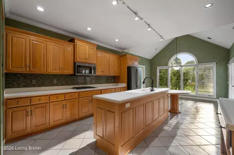 Kitchen - 6509 Mt Batten Ct, Prospect, KY 40059 photo 2 of 4