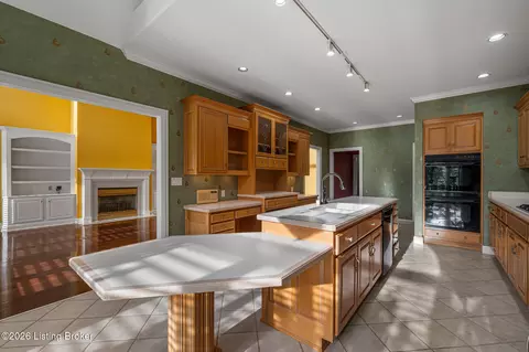 Kitchen - 6509 Mt Batten Ct, Prospect, KY 40059 photo 3 of 4