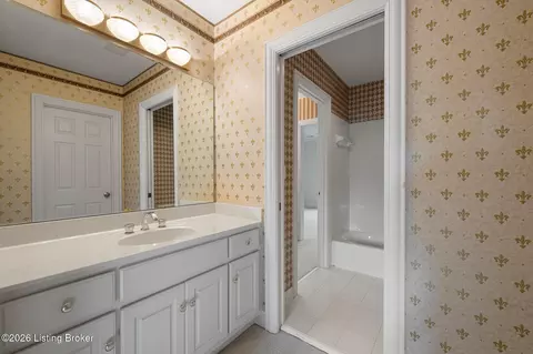 Bath - 6509 Mt Batten Ct, Prospect, KY 40059 photo 5 of 7