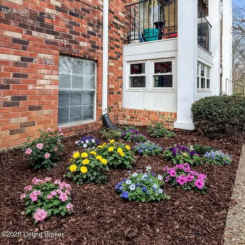 3312 Colonial Manor Cir UNIT 1B, Louisville, KY 40218