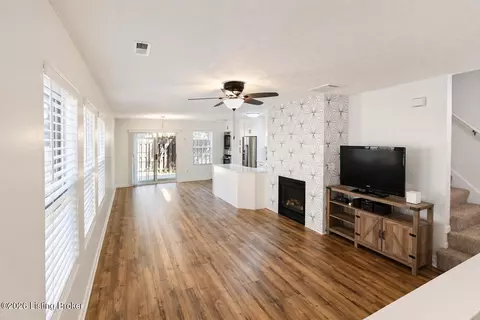 8601 Grand Neptune Dr, Louisville, KY 40228