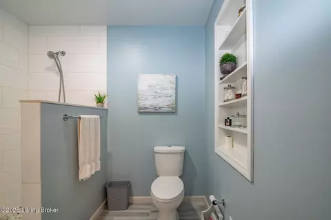 Bath - 102 Thicket Ct, Radcliff, KY 40160 photo 5 of 8