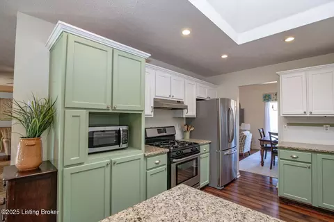 Kitchen - 102 Thicket Ct, Radcliff, KY 40160 photo 4 of 4