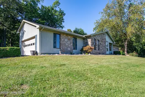 Exterior - 102 Thicket Ct, Radcliff, KY 40160 photo 3 of 18