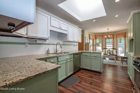 Kitchen - 102 Thicket Ct, Radcliff, KY 40160 photo 2 of 4
