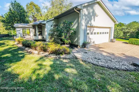 Exterior - 102 Thicket Ct, Radcliff, KY 40160 photo 10 of 18