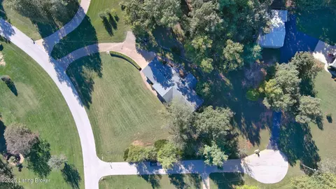 View/Area - 102 Thicket Ct, Radcliff, KY 40160 photo 3 of 7