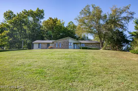 Exterior - 102 Thicket Ct, Radcliff, KY 40160 photo 5 of 18