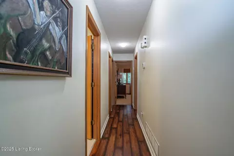Entry Way - 102 Thicket Ct, Radcliff, KY 40160 photo 8 of 8