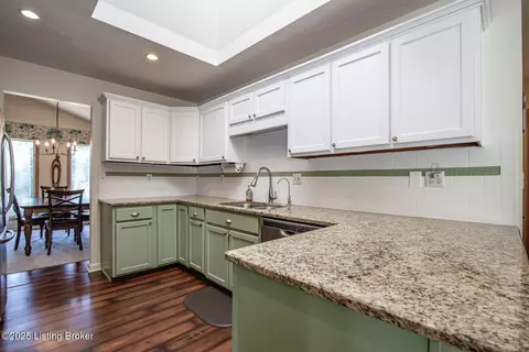 Kitchen - 102 Thicket Ct, Radcliff, KY 40160 photo 3 of 4