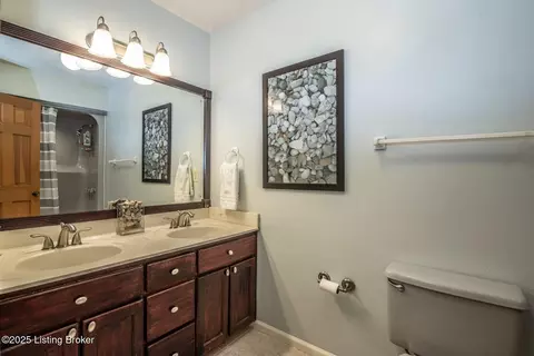Bath - 102 Thicket Ct, Radcliff, KY 40160 photo 2 of 8