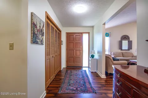 Entry Way - 102 Thicket Ct, Radcliff, KY 40160 photo 1 of 8