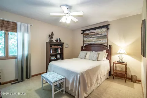 Bedroom - 102 Thicket Ct, Radcliff, KY 40160 photo 5 of 6