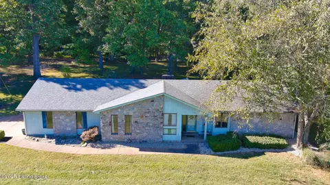 Exterior - 102 Thicket Ct, Radcliff, KY 40160 photo 2 of 18