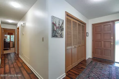 Entry Way - 102 Thicket Ct, Radcliff, KY 40160 photo 7 of 8