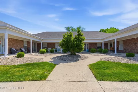 8631 Applegate Village Dr, Louisville, KY 40219