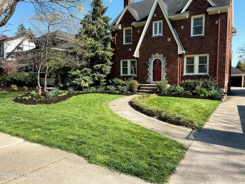 2112 Strathmoor Blvd, Louisville, KY 40205